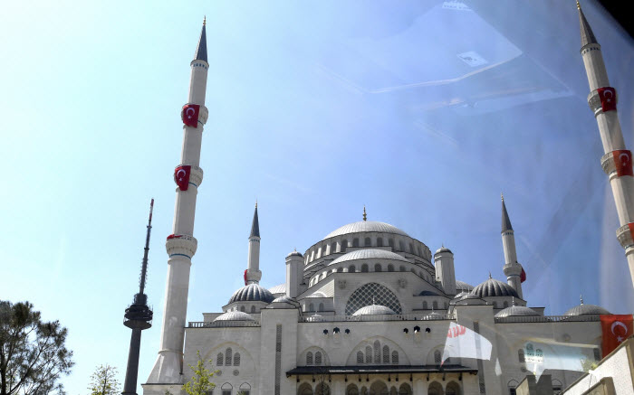 رئيس تركيا يفتتح مسجد « تشاملجا» 